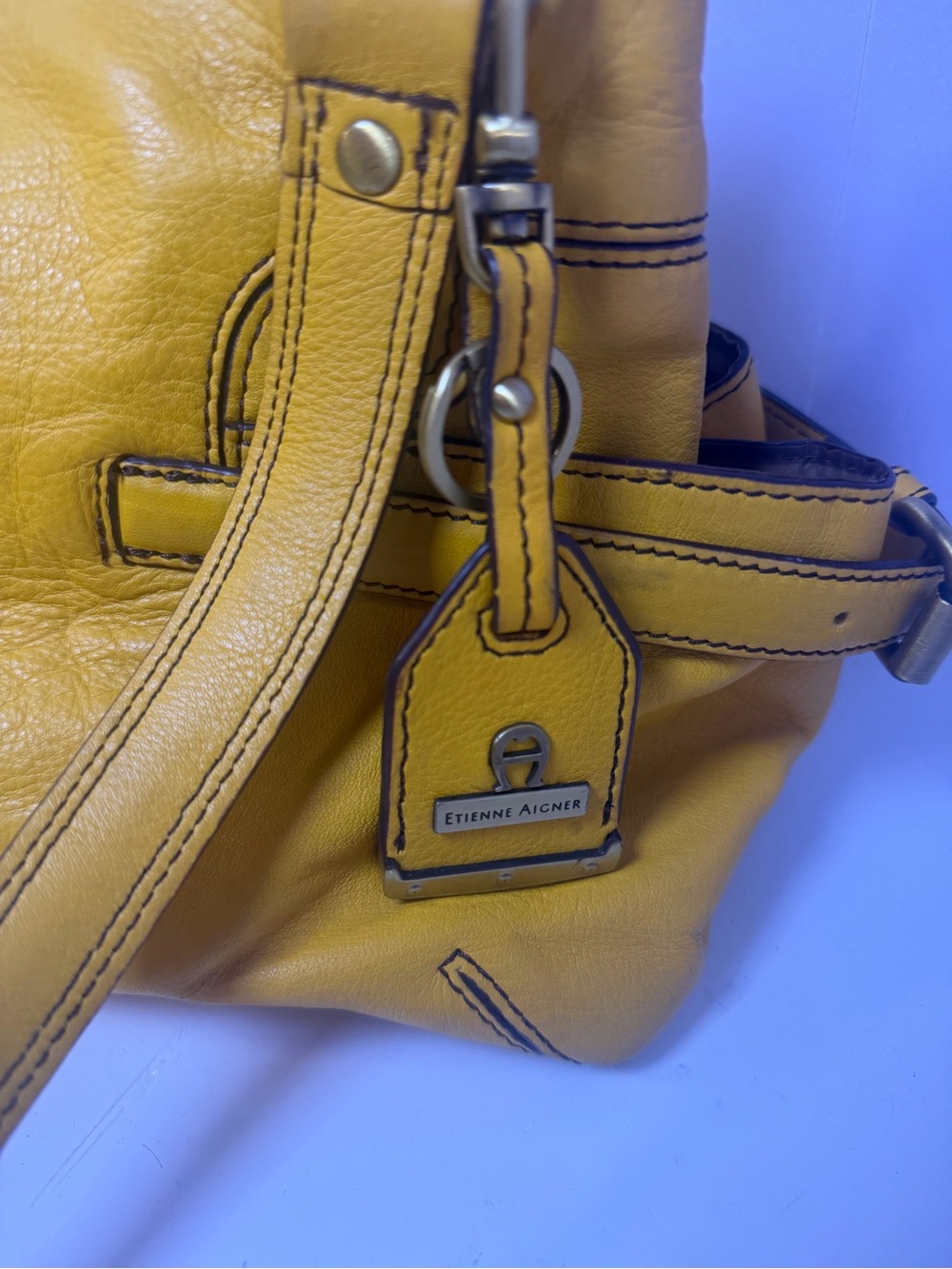 Vintage Etienne Aigner Mustard Yellow Leather Shoulder Bag with Aigner Hardware - Picture 8 of 11